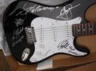 Original signierte Gitarren von Top-Bands Deep Purple Saxon usw